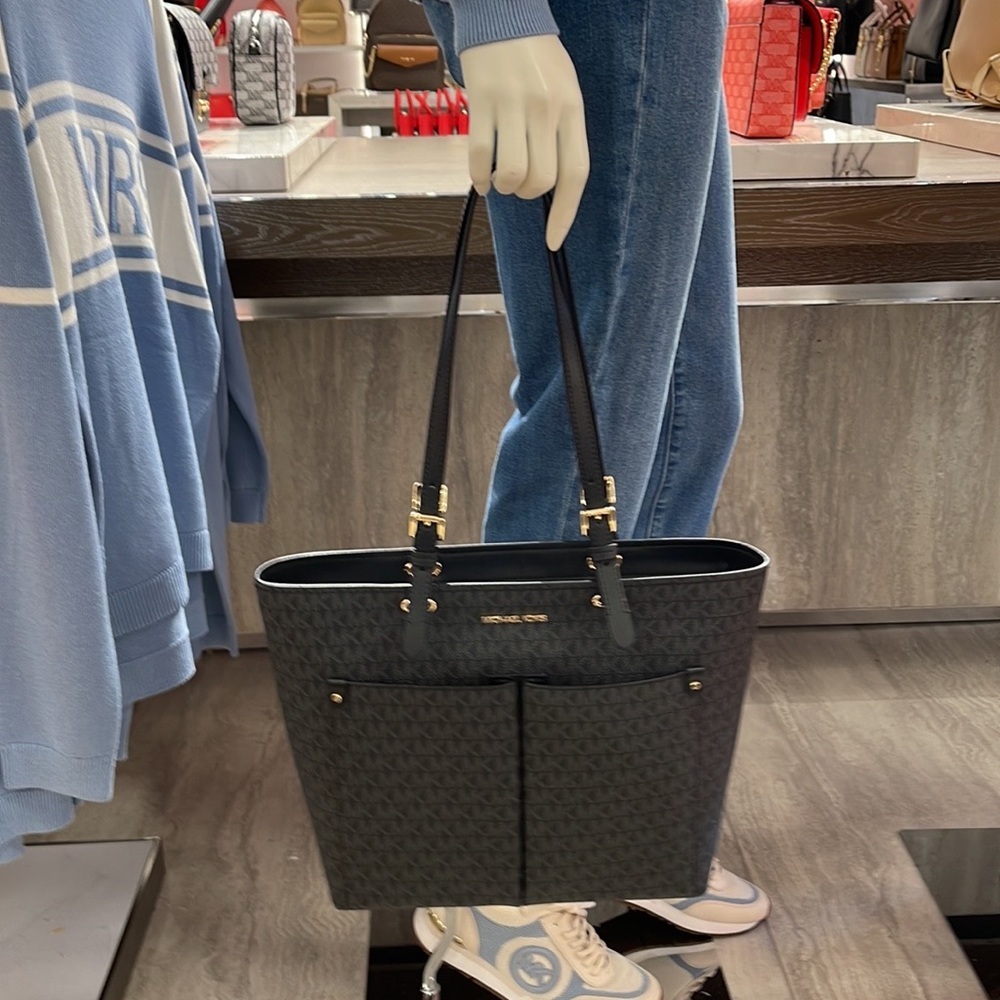MICHAEL KORS JET SET TRAVEL MEDIUM DOUBLE POCKET TOTE
BLACK SIGNATURE
NWT - Picture 14 of 16